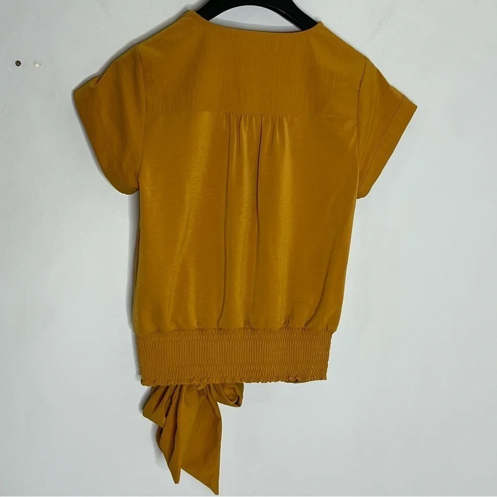 Nine West Size XS Mustard Yellow Surplice Tie Blouse Short Sleeve - Picture 4 of 4